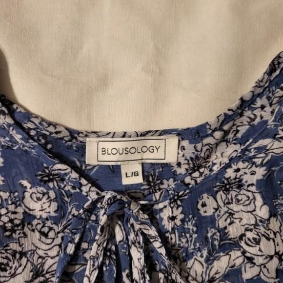 Blousology floral top, size large - Picture 3 of 7